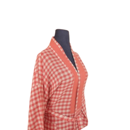 تصویر  تن پوش حمام بزرگسال طرح چهارخونه